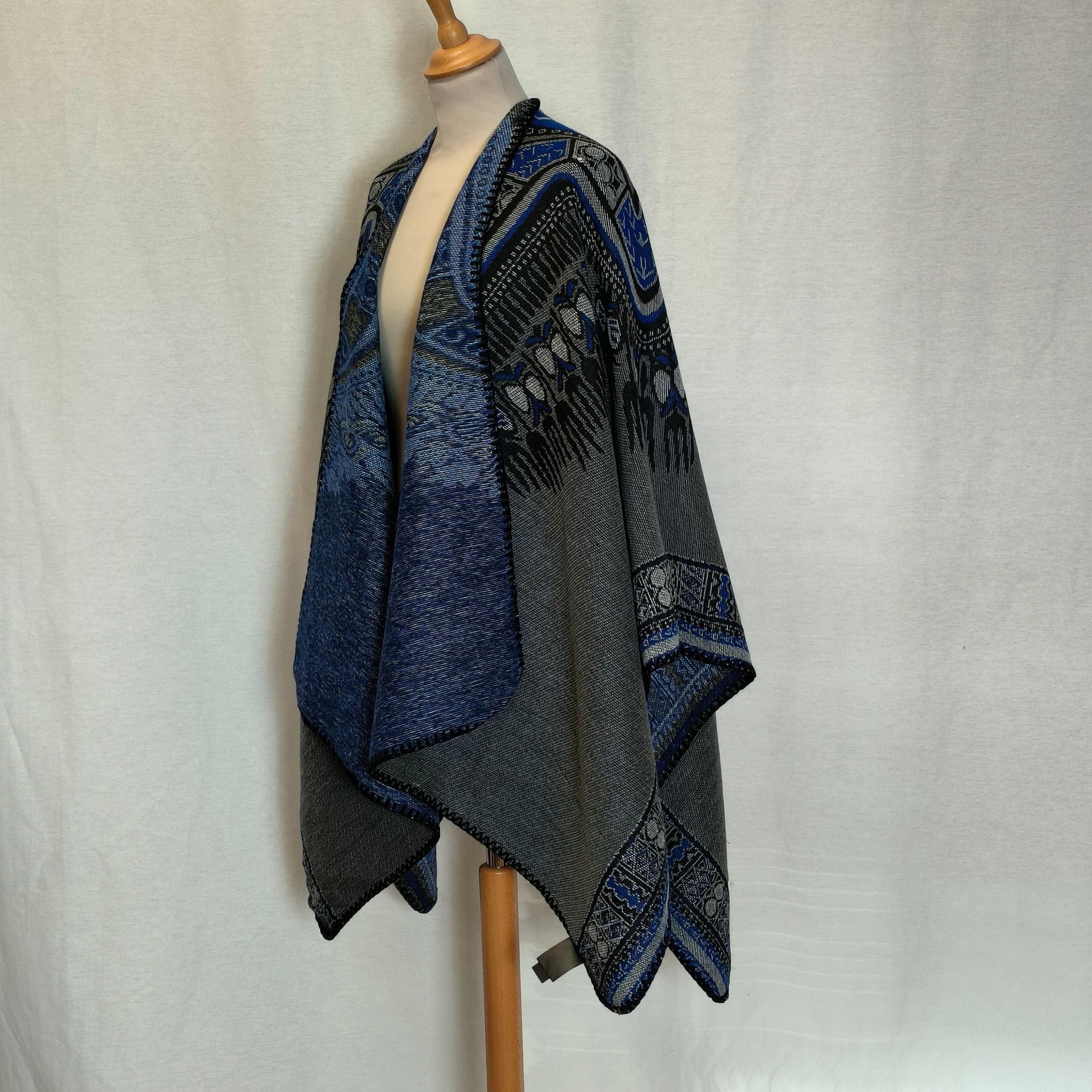 Poncho Pluma - Image 6