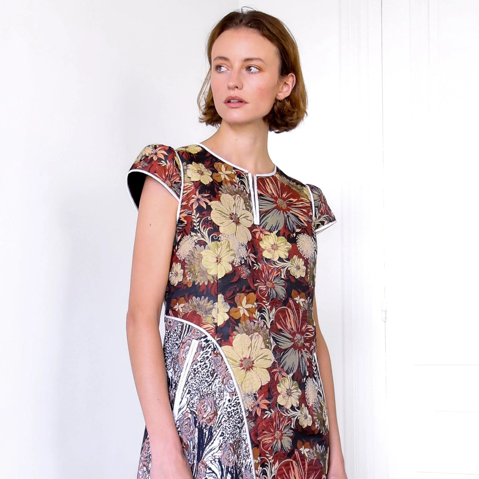 Robe Ouranos Marron Studio - Image 3
